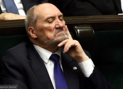 Kim pan jest panie Macierewicz?